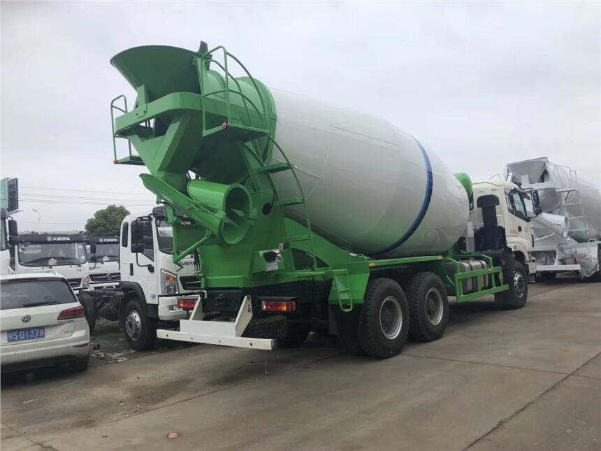 的后八輪攪拌車(chē)有賣(mài)_重汽陜汽攪拌車(chē)圖片混凝土攪拌車(chē)